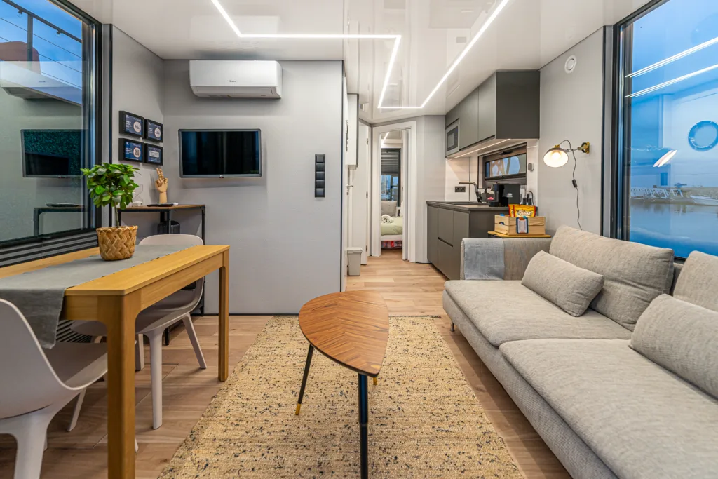 Wnętrze houseboata La Mare