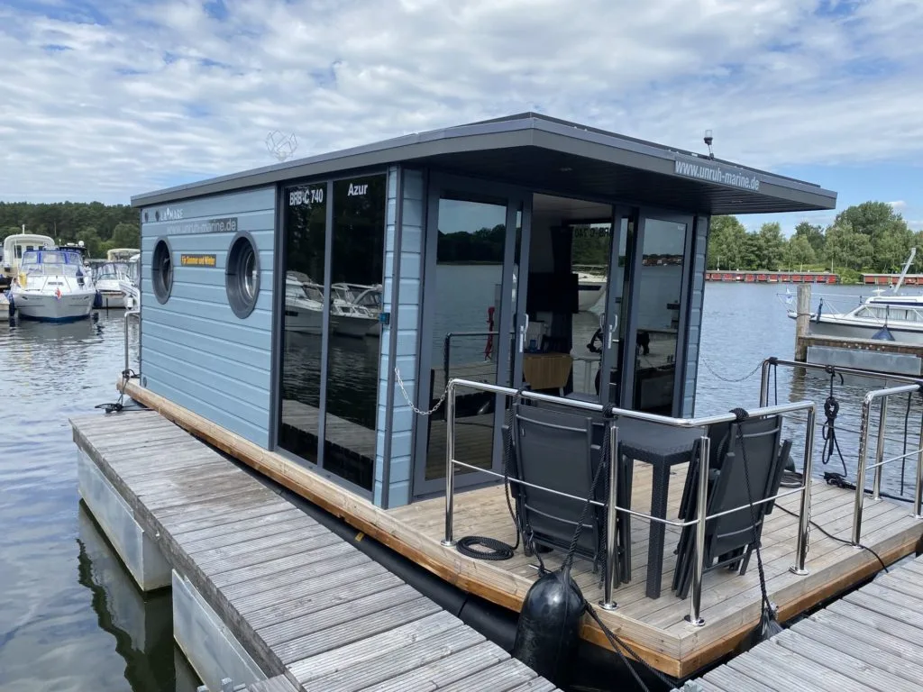Houseboat w gdańskiej marinie